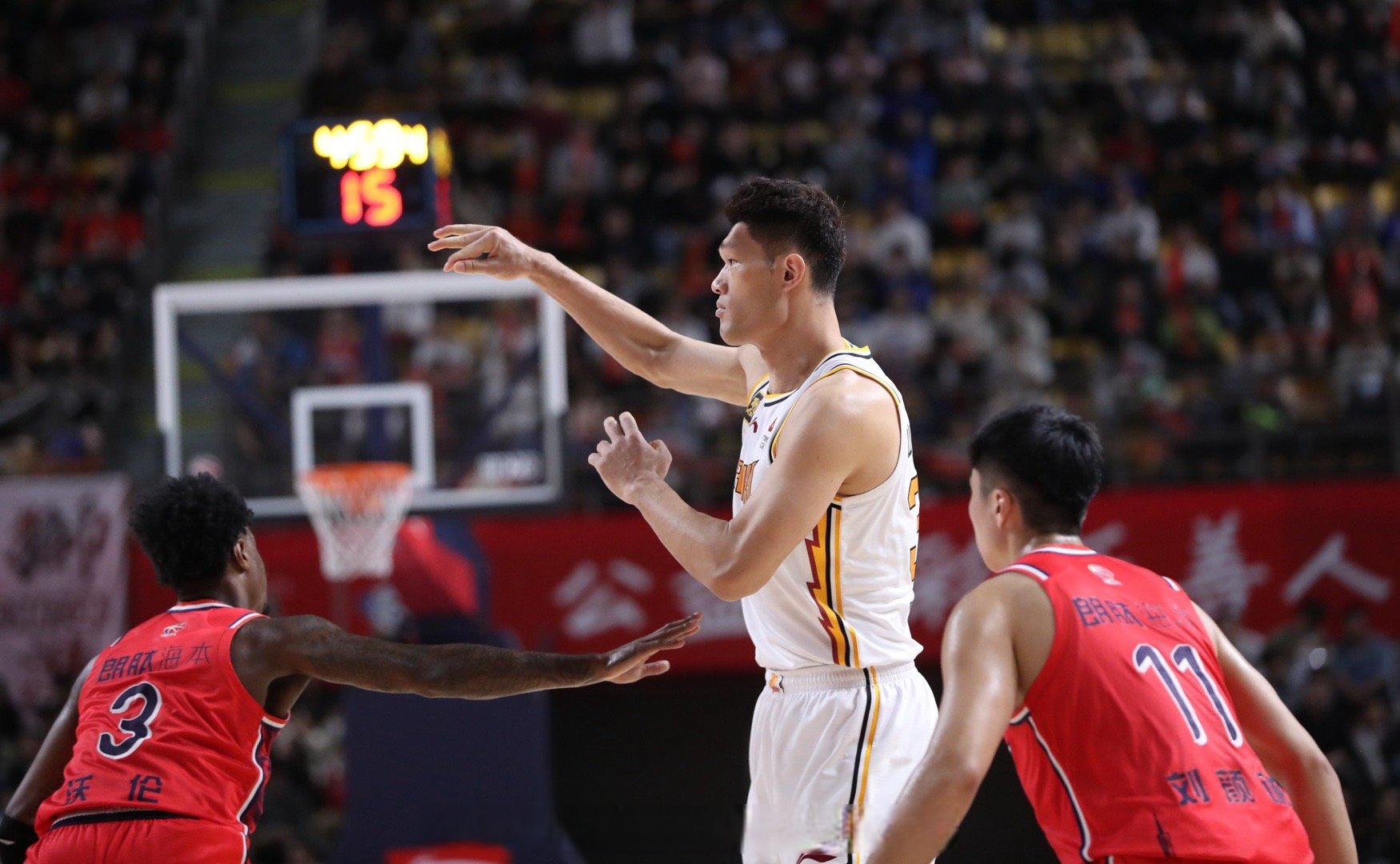 球盟会官方-山西男篮击败对手,获得了比赛的胜利英文翻译