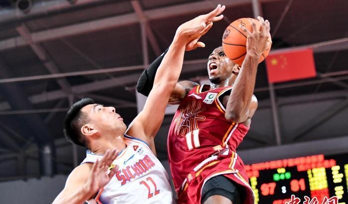 山西男篮击败对手,获得了比赛的胜利英文翻译